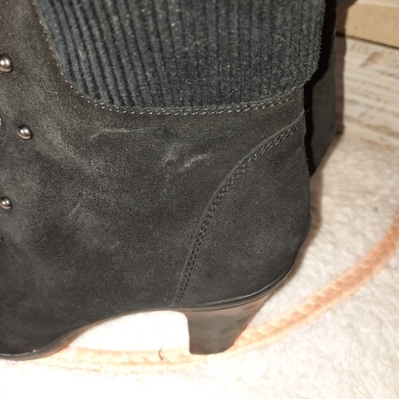 🌟 Aquatalia studded suede heeled boots size 7.5 - Picture 4 of 7
